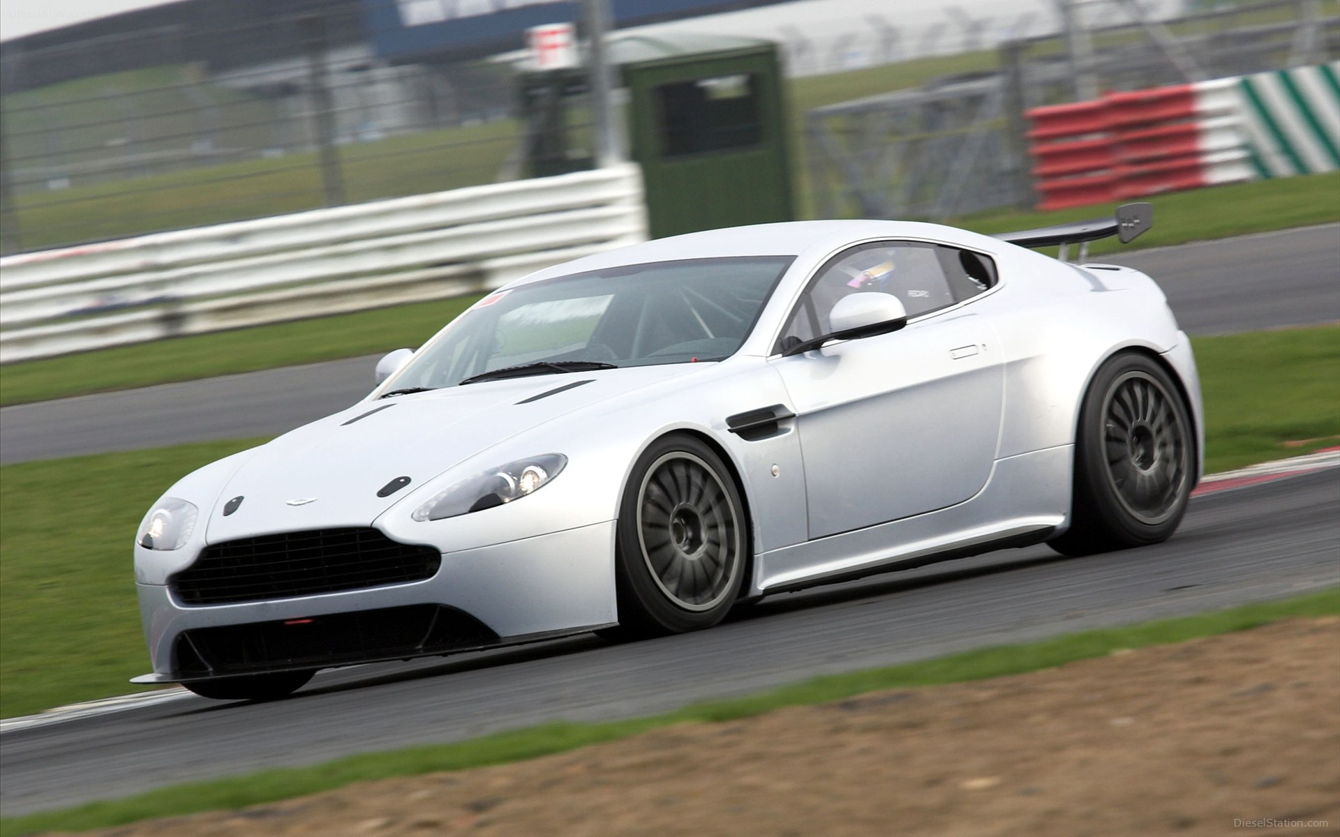 Aston Martin Vantage GT4 2012